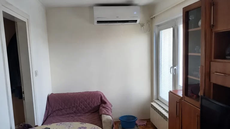 curi voda iz unutrašnje jedinice klime